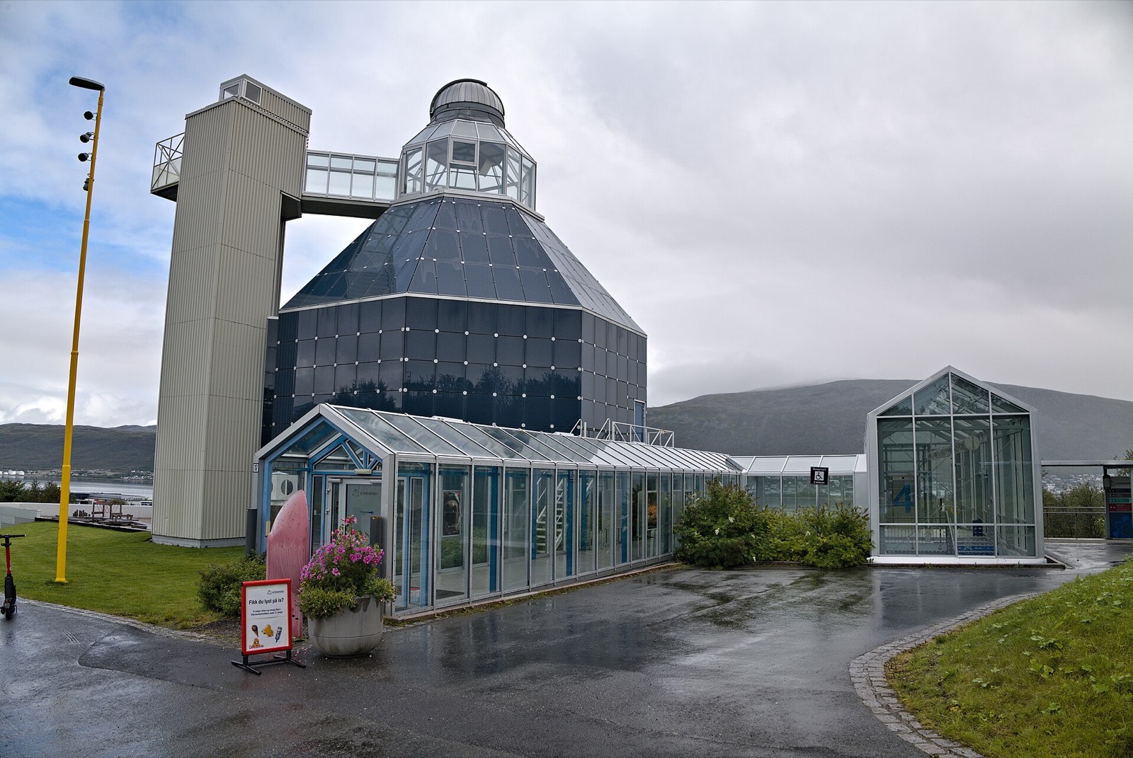 Exterior of the Northern Lights Planetarium dome and entrance at Nordnorsk Vitensenter