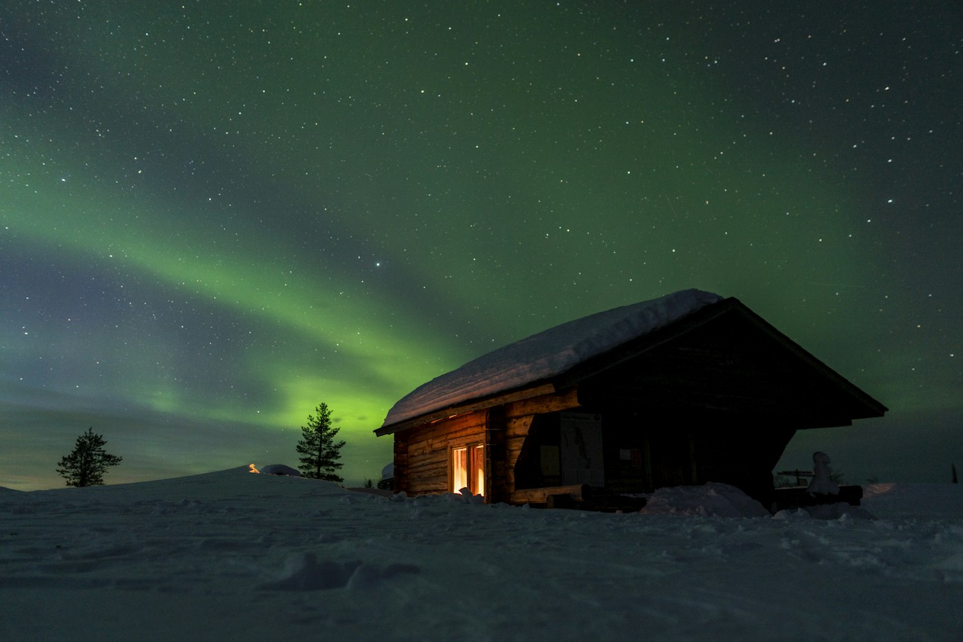 Cabin under northern lights in Finland; illustrative image, not a Tromsø property